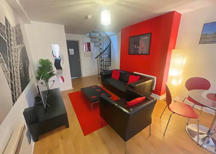 Vibrant Loft Apartment In Grade II Listed Georgian Building